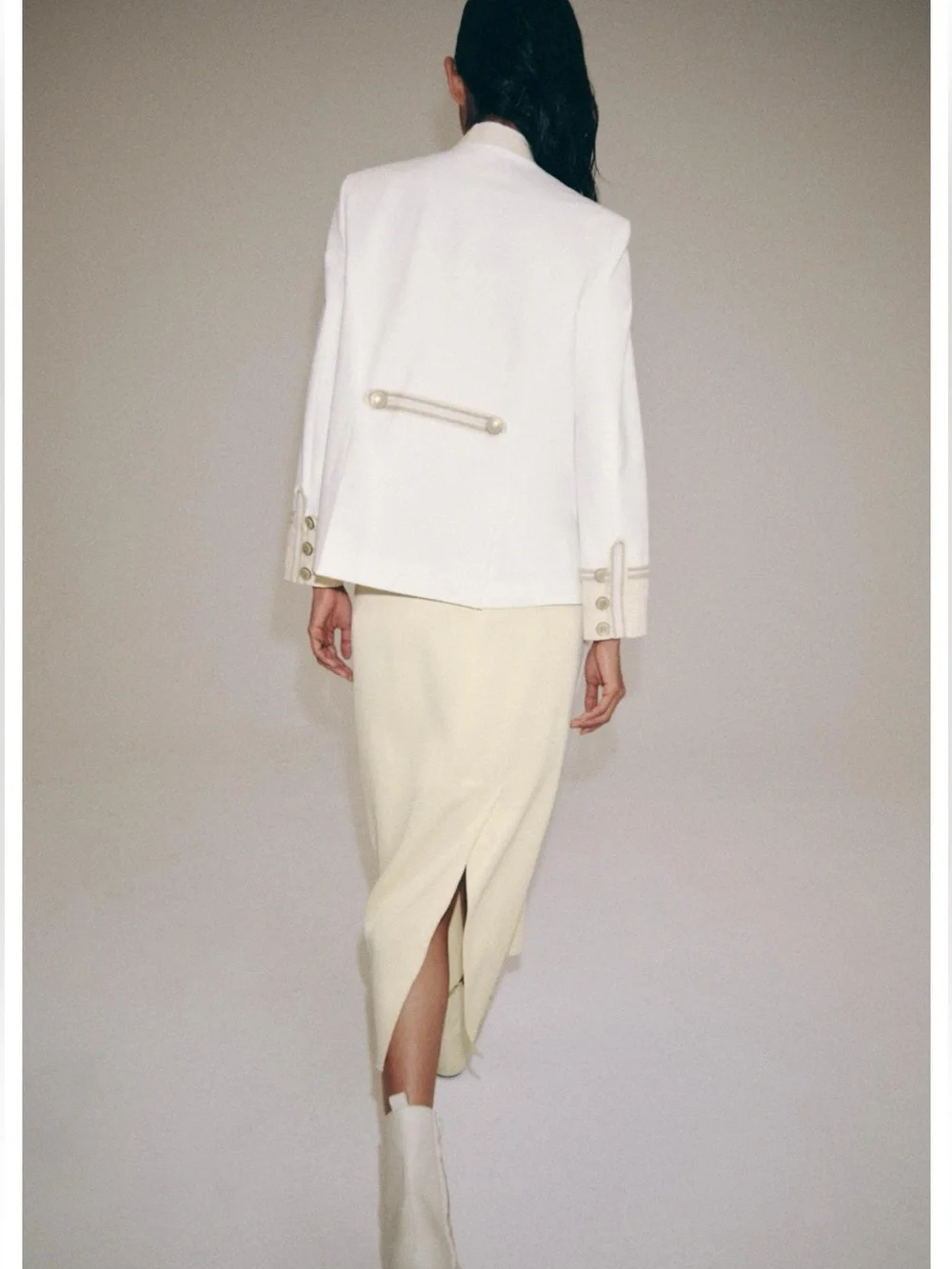 ZARA ZW Collection jacket featuring embossed gold button - Picture 4 of 15